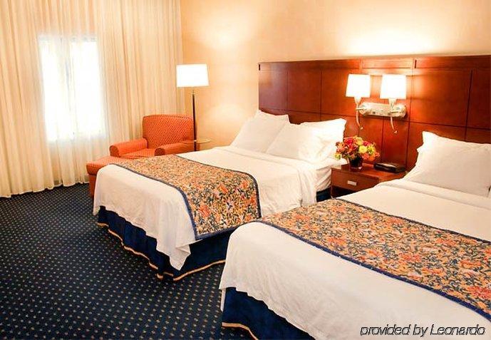 Courtyard By Marriott Stockton Ξενοδοχείο Δωμάτιο φωτογραφία