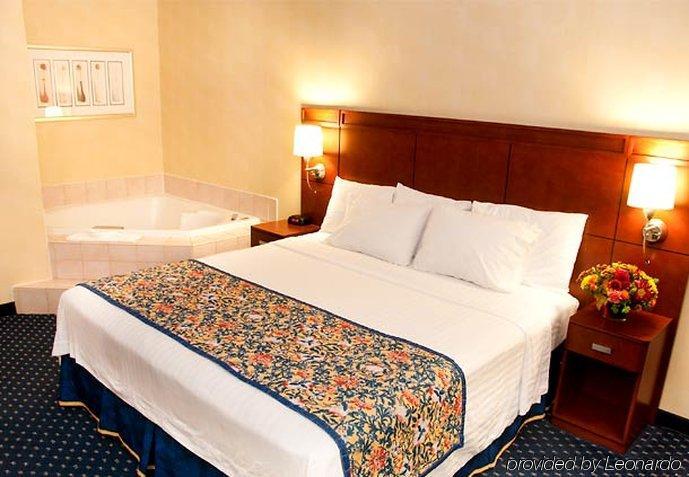 Courtyard By Marriott Stockton Ξενοδοχείο Δωμάτιο φωτογραφία